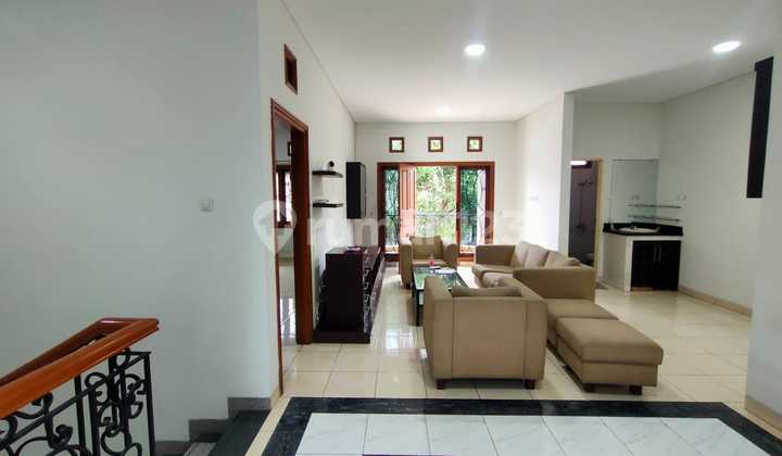 Beautiful Well-Maintained House in Batununggal Estate 2