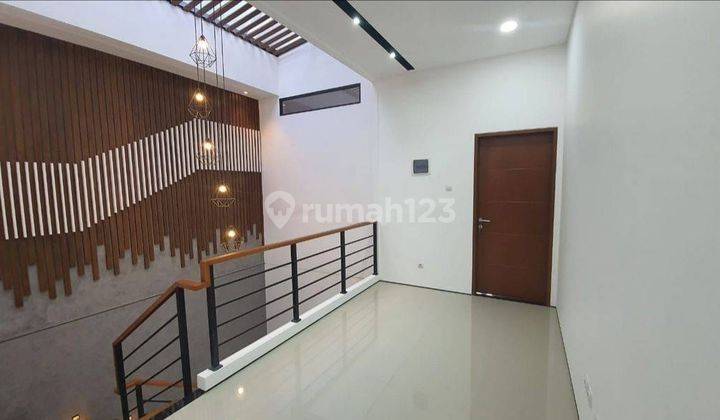 Jual Rumah Baru Setraduta 2