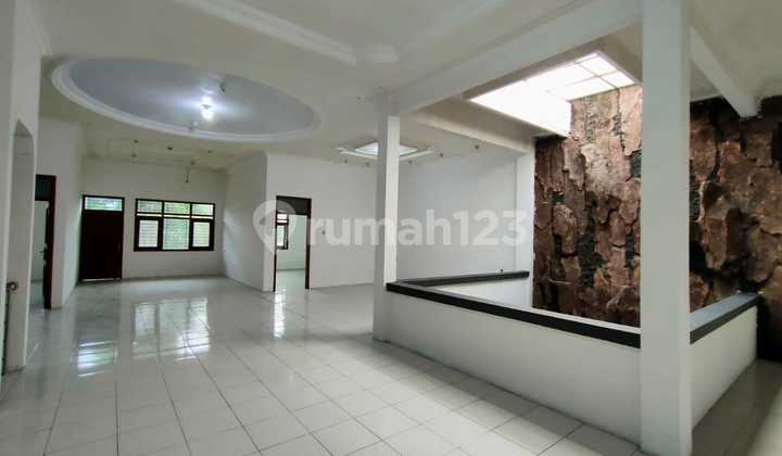 FOR RENT BATUNUNGGAL HOUSE. SUITABLE FOR RESIDENCE, OFFICE. SPACIOUS AND MAIN ROAD LOCATION.