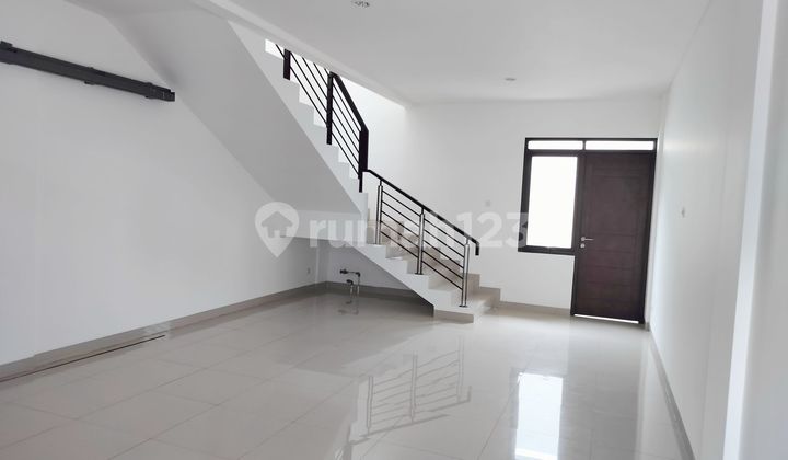 VAT Free Strategic Location Batununggal Indah Commercial Building 2