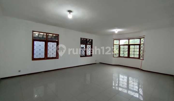 Depan Taman Rumah Luas Batununggal 2