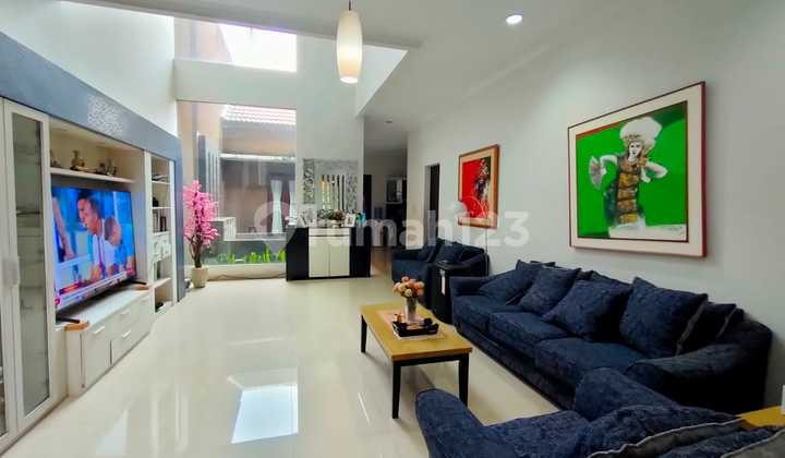 Terawat, Row Jalan Besar, Jual Rumah Siap Pakai Di Batununggal