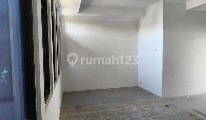 Leased Shopfront on Main Road Ready for Use in Sayap Pelajar Pejuang 2