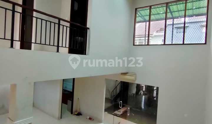 High Ceiling Layout Comfortable House Batununggal 2