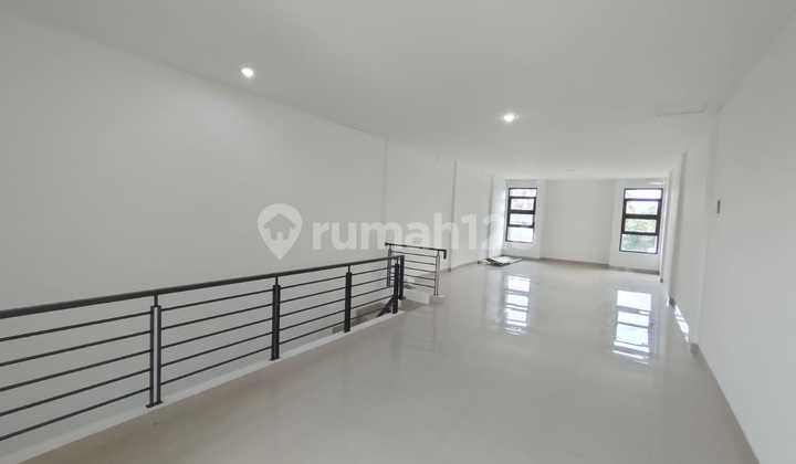 For Rent: Shop House on Main Road, Ready to Use in Batununggal 2