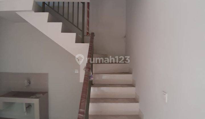 Rumah 2 lantai dekat dengan Mall Sumarecon Serpong dan pusat kuliner 5