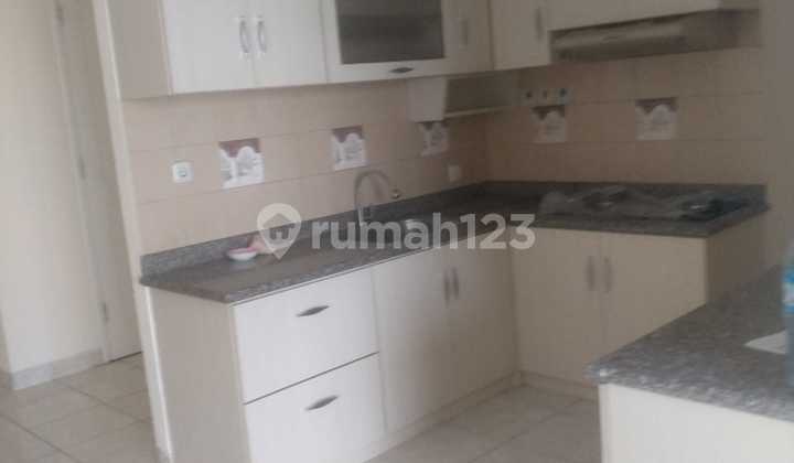 Apartemen French Walk Tower Paris Garden Semi Furnished