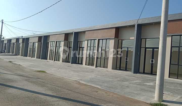 Cheap shop house in a busy neighborhood in Srimahi, North Tambun, Bekasi. 1