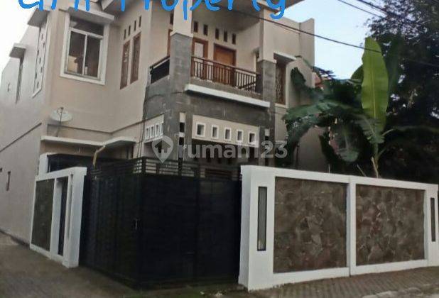 Jatiwarna Bekasi kota dijual Rumah 2 Lantai full furnished SHM 1