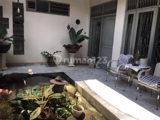 Rumah 2 Lantai Bagus Unfurnished Shm Di Tebet, Jakarta Selatan 2