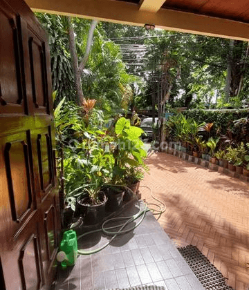 Rumah 2 Lantai Unfurnished SHM di Pejompongan, Jakarta Pusat 1