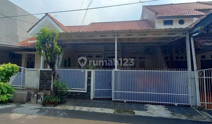 Rumah 2 Lantai Bagus Unfurnished SHM di Taman Gigi, Bekasi