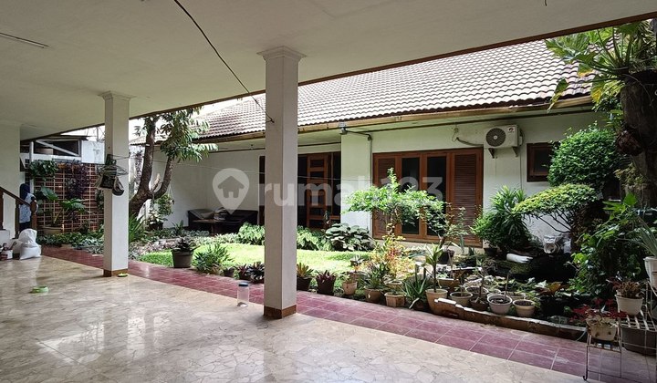 Rumah super strategis siap huni dijual di Menteng Jakarta Pusat 