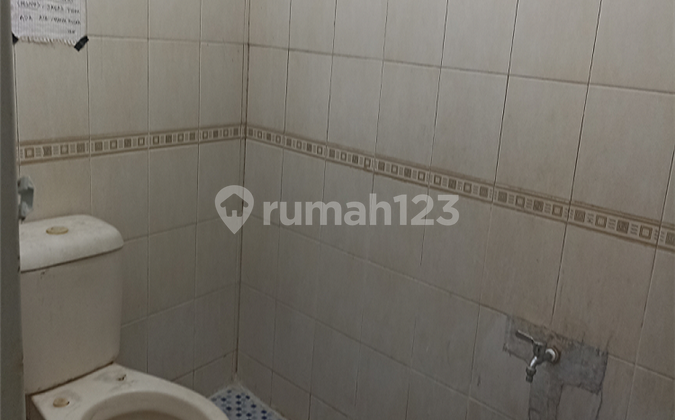 Rumah kos 10 kamar dijual di Cikini Jakarta Pusat murah strategis