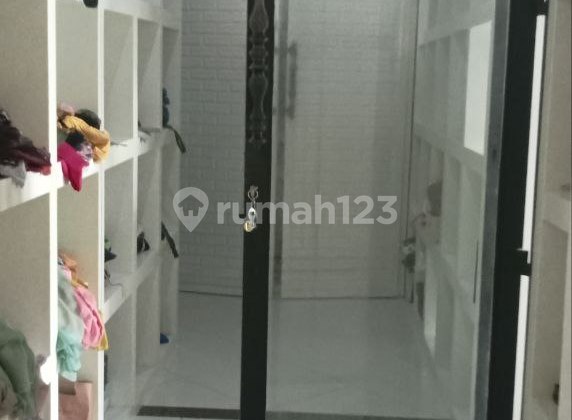 Super strategic luxury swimming pool house Sumur Batu Central Jakarta 2