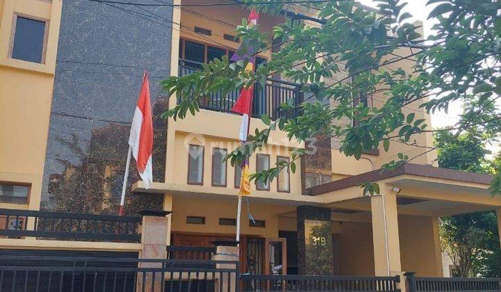 Rumah mewah kolam renang dijual murah di Pondok Gede Bekasi kota 1