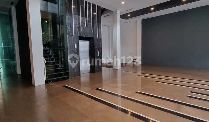 Gedung Fatmawati, Hadap Jalan Raya, Dekat Mrt