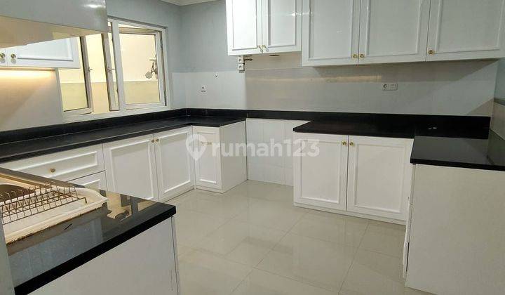 Rumah Pik Jalan Boulevard 4bedrooms Semifurnished 1