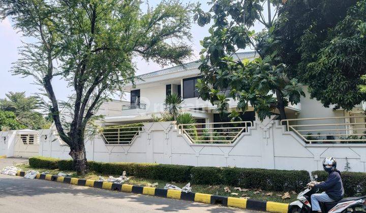 Istimewa. Rumah Mewah Hitung Tanah Taman Kebon Jeruk Interkon 2