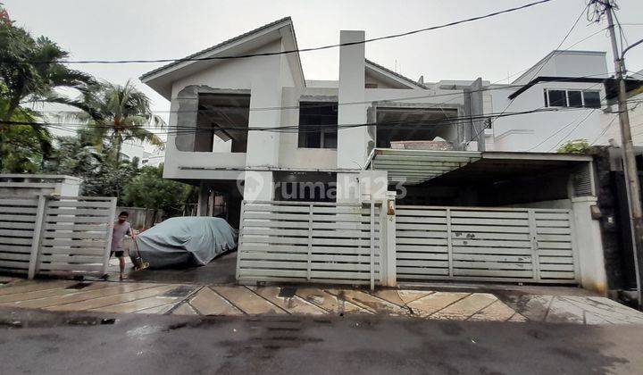 Termurah. Rumah 2 Lantai Patal Senayan.  1