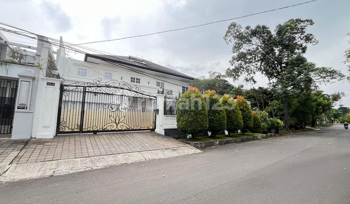Tosiga Kebon Jeruk. Rumah Mewah Hitung Tanah Saja. 2