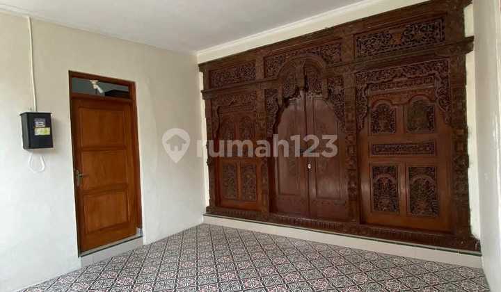 Kelud Sampangan Ready-to-Occupy House Near Pemuda Street Semarang