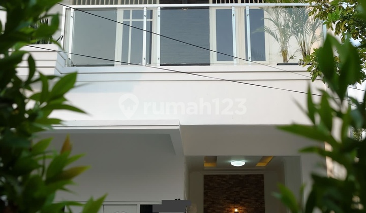 Plamongan Indah Furnished House for Rent, Cheap with Luxury Facilities 2