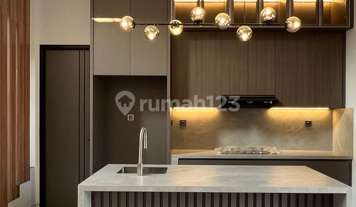 Dijual New House di Taman Simpruk Mewah dan Nyaman Dijual New House di Taman Simpruk Mewah dan Nyaman