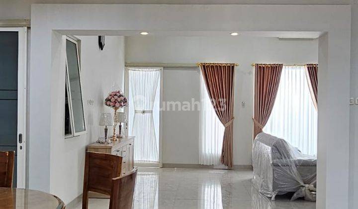 Disewakan Rumah Vassa Terrace Jl Bukit Indah Boulevard Ada Dapur Bersih dan Kotor Full Furnish  1