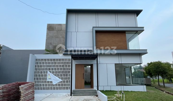 For Sale Luxurious House on Jln Singgalang Raya 3, Beautiful and Comfortable in Lippo Cikarang