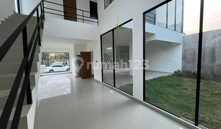 Dijual Rumah Mewah 3BR Lokasi Strategis di Jalan Gunung Singgalang Raya