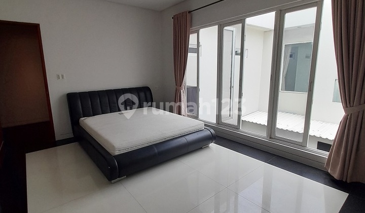Disewakan Rumah Modern Bagus Mega Kuningan Jakarta Selatan 10