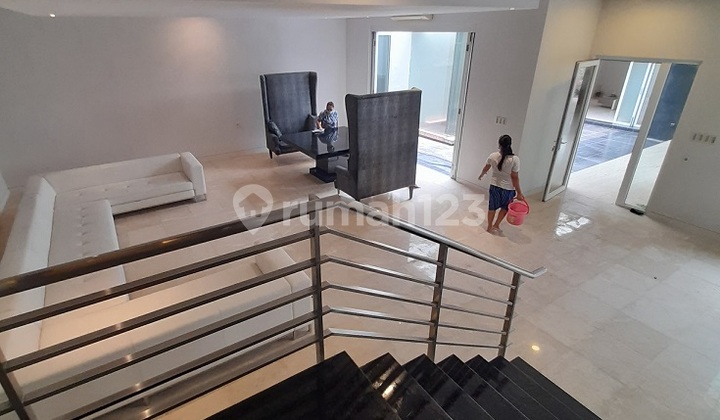 Disewakan Rumah Modern Bagus Mega Kuningan Jakarta Selatan 18