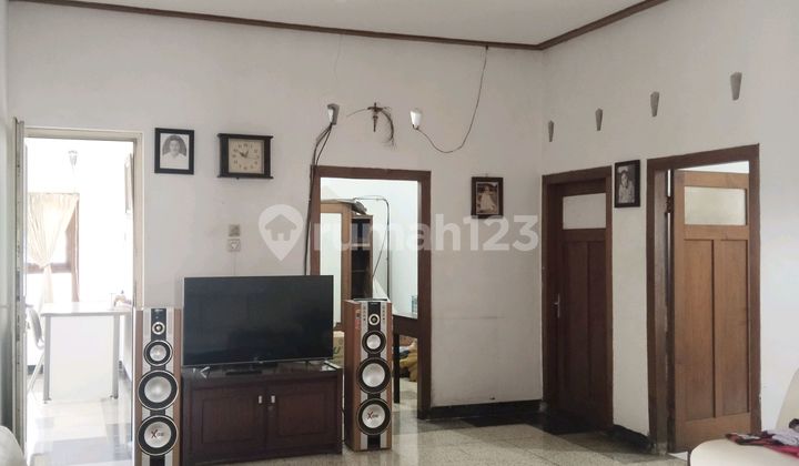 Jual Rumah + Ruang Usaha Strategis Luas Terang Sayap Sudirman Jual Rumah + Ruang Usaha Strategis Luas Terang Sayap Sudirman