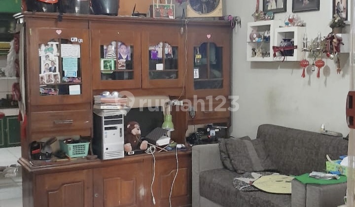 Lowering the Selling Price of a Comfortable House in Taman Rahayu 2, Near the Park, Ready to Occupy, Very Affordable 1