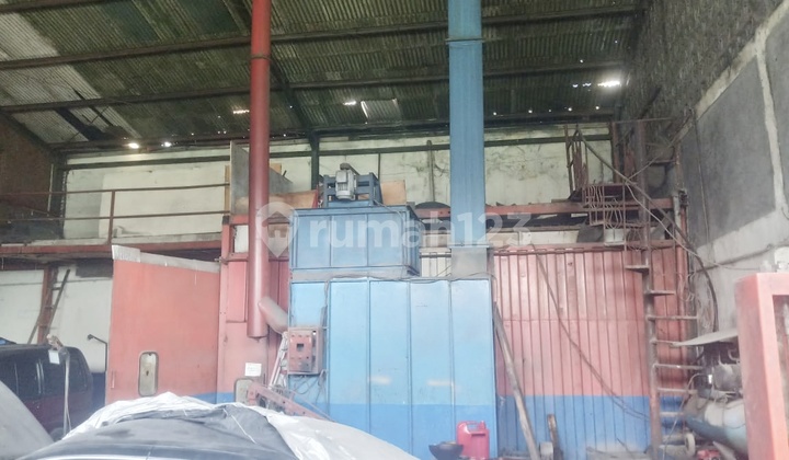 For Sale: Ex-Auto Workshop Warehouse, Main Road Soekarno Hatta Metro, Cisaranten, Container Access Below, NJOP.