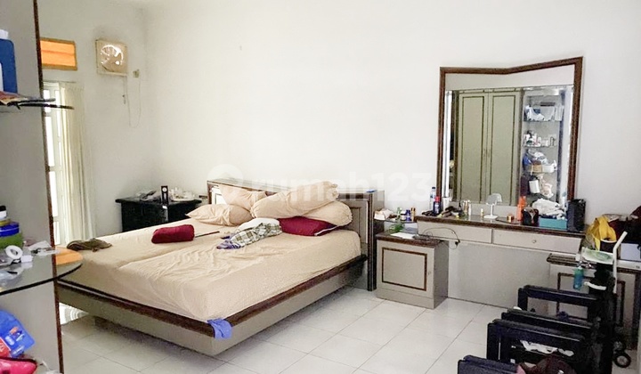 Jual Rumah Megah Mainroad Taman Holis 2