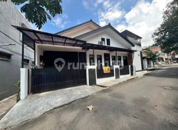 Well-Maintained Comfortable House Ready to Occupy, Strategic Location, Sadang Serang Wing, Dago. Well-Maintained Comfortable House Ready to Occupy, Strategic Location, Sadang Serang Wing, Dago.