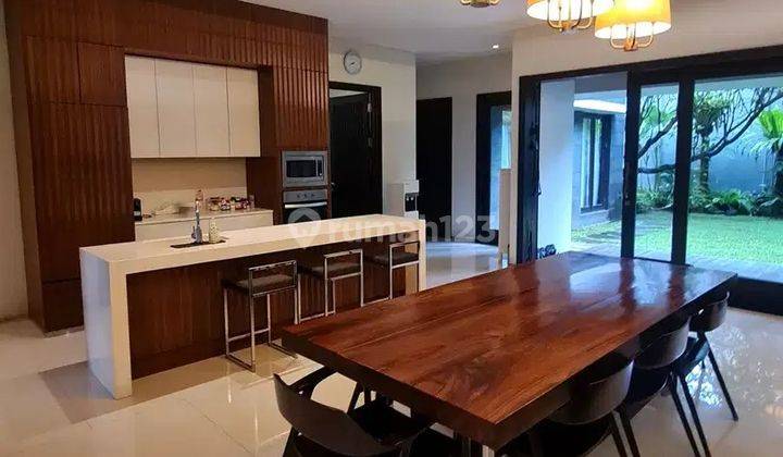 Dijual Rumah Mewah Semifurnish Komplek Elite Setraduta Bandung 1