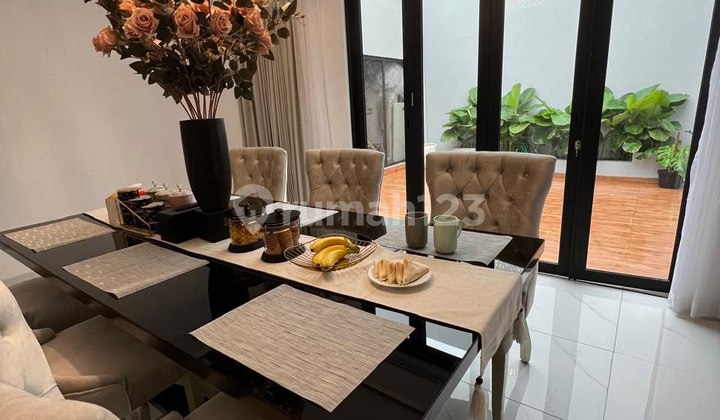 Rumah 2 Lantai Ada Kolam Renang Fullfurnish Setiabudi Regency