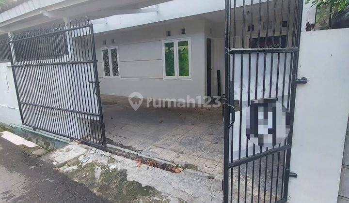 Dijual Rumah Terawat 2 Lantai Suap Huni Cipedes Sayap Sukajadi 1