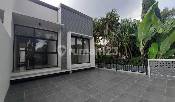 Quick Sale Minimalist 2-Story House in Cihanjuang, North Cimahi Quick Sale Minimalist 2-Story House in Cihanjuang, North Cimahi