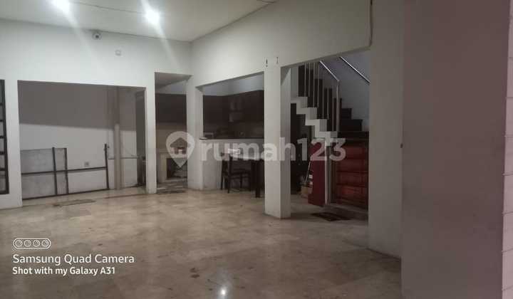 For Rent Strategic Shop House in Busy Setrasari Area, Suitable for Business