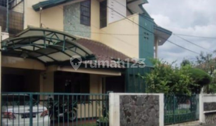 For Sale Well-Maintained Strategic Serene House in Kembar Cigereleng, Bandung 2