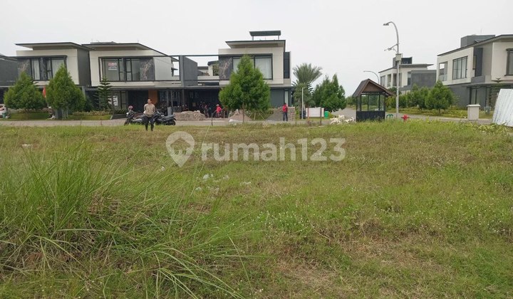 For Sale: Ready-to-Build Land with Lake View in Kota Baru Parahyangan.