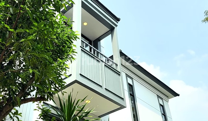 Rumah Modern Glass House View Sungai Lingkungan Asri Delatinos BSD 2