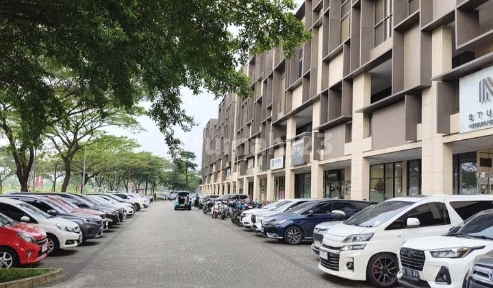 Premium shop house facing main road for sale at a loss, Ice.5 BSD 2