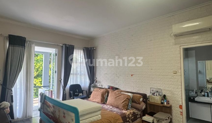 Rumah Renovasi Rapih Depan Taman Delatinos Bsd City