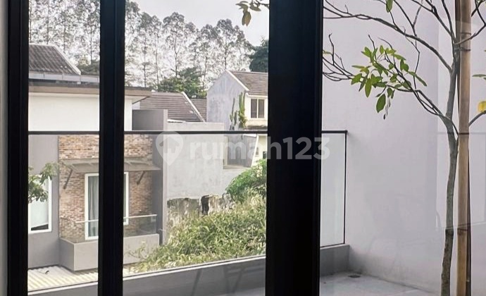 Tropical Design 3-Storey House with Maximum Lighting The Green BSD