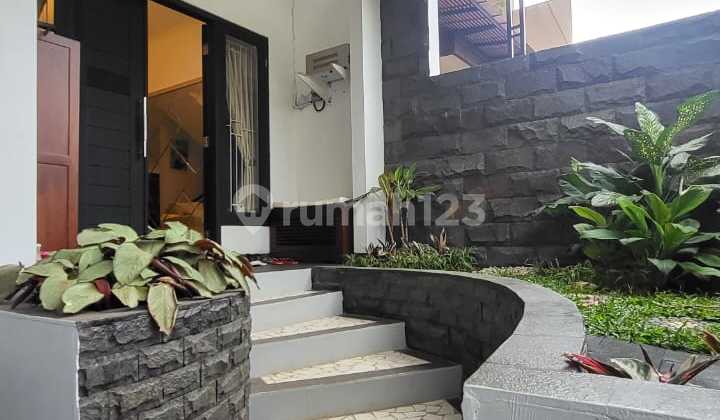 Rumah Mandiri Semi Furnished Row Jalan Besar Nusa Loka BSD City